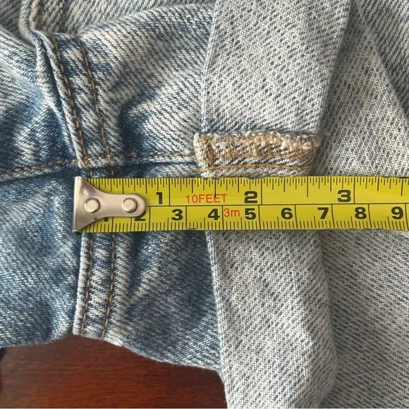 Pac Sun light wash 2.5” denim Mom short Jean shorts - Picture 7 of 7